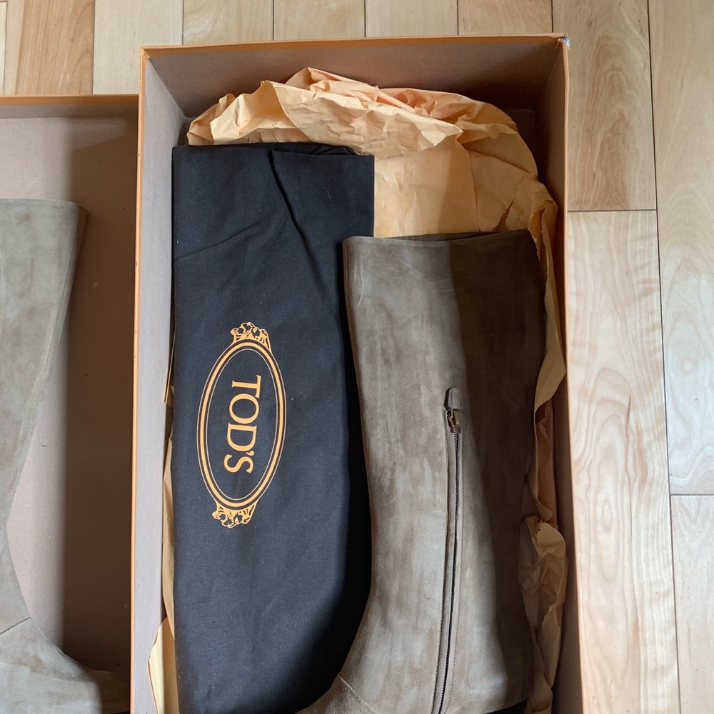 Tod’s wood heel suede high point boots - Picture 8 of 9